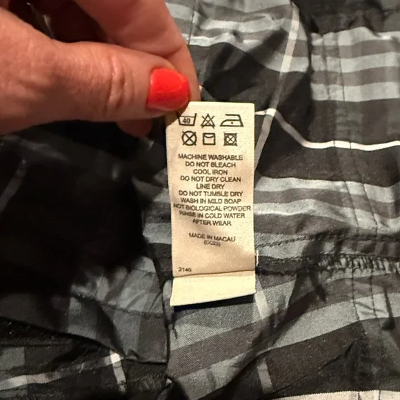 Burberry London Men’s Swim Trunks Shorts Black Grey White Classic Plaid Print L